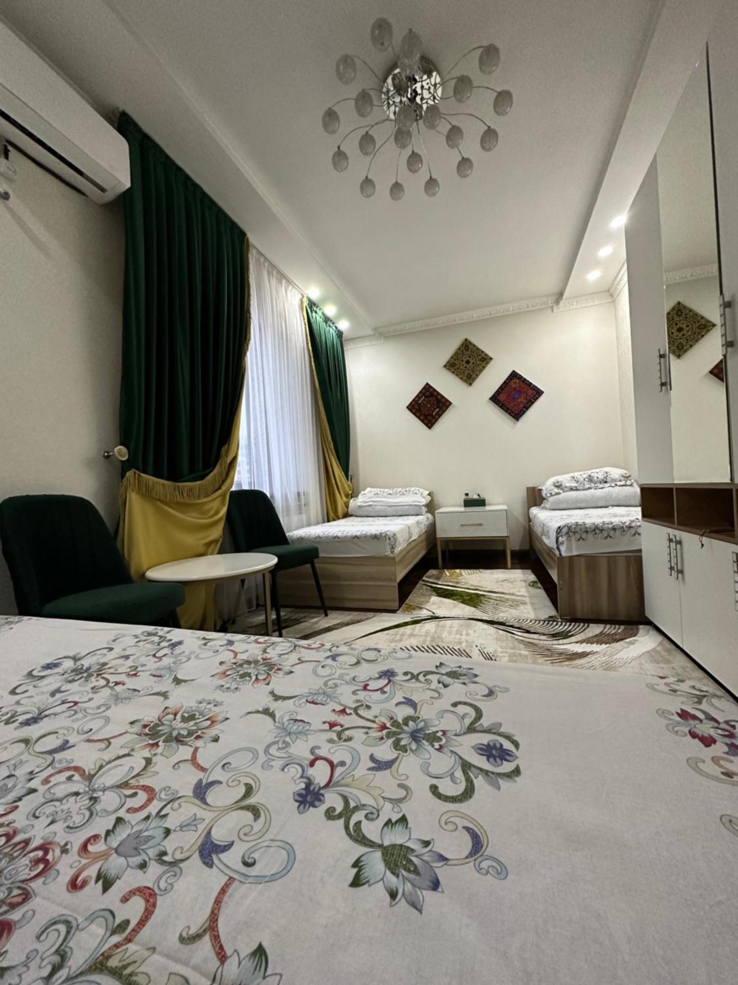 Auberge de jeunesse Sultan Saray à Och Extérieur photo