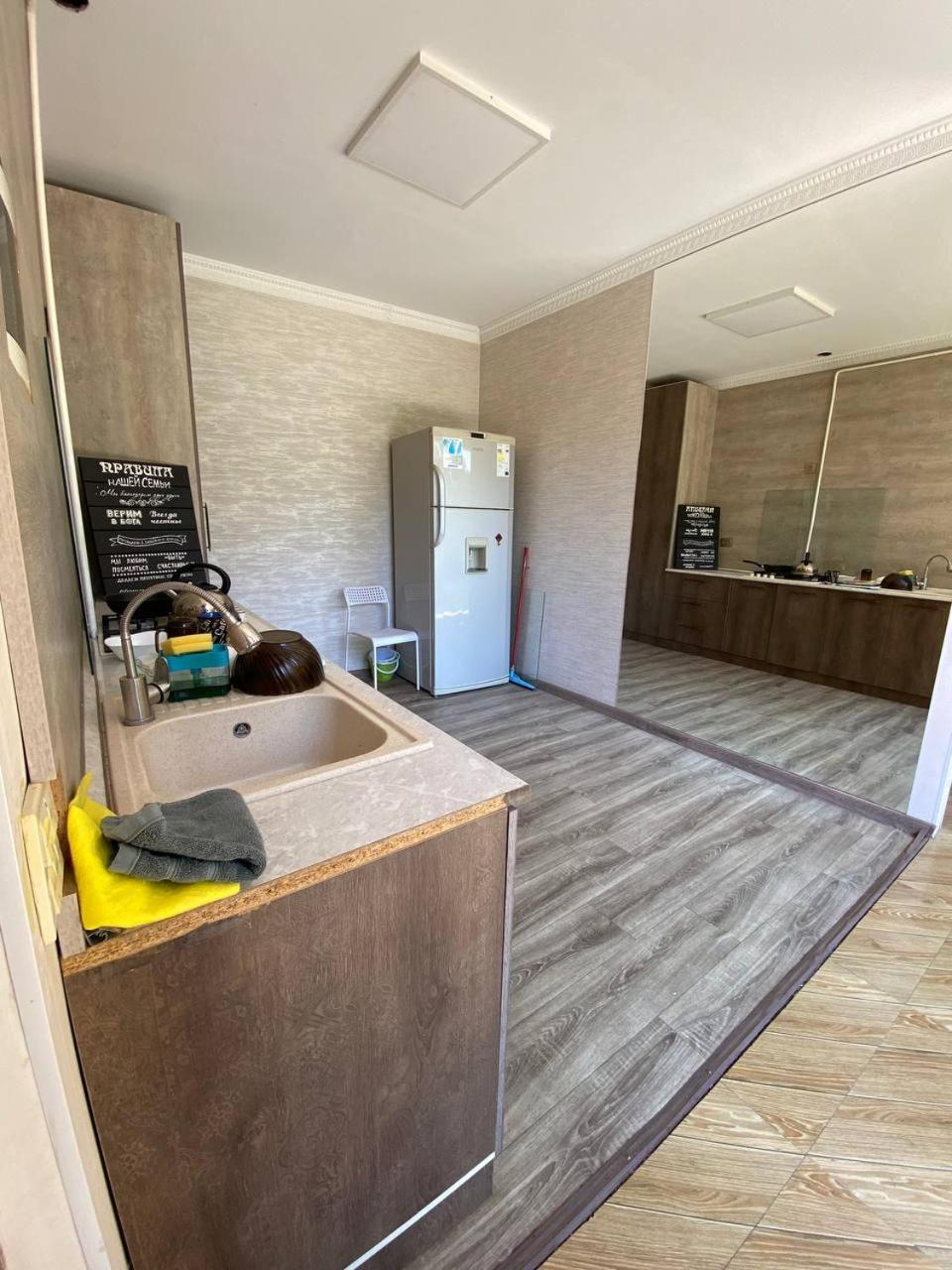 Auberge de jeunesse Sultan Saray à Och Extérieur photo