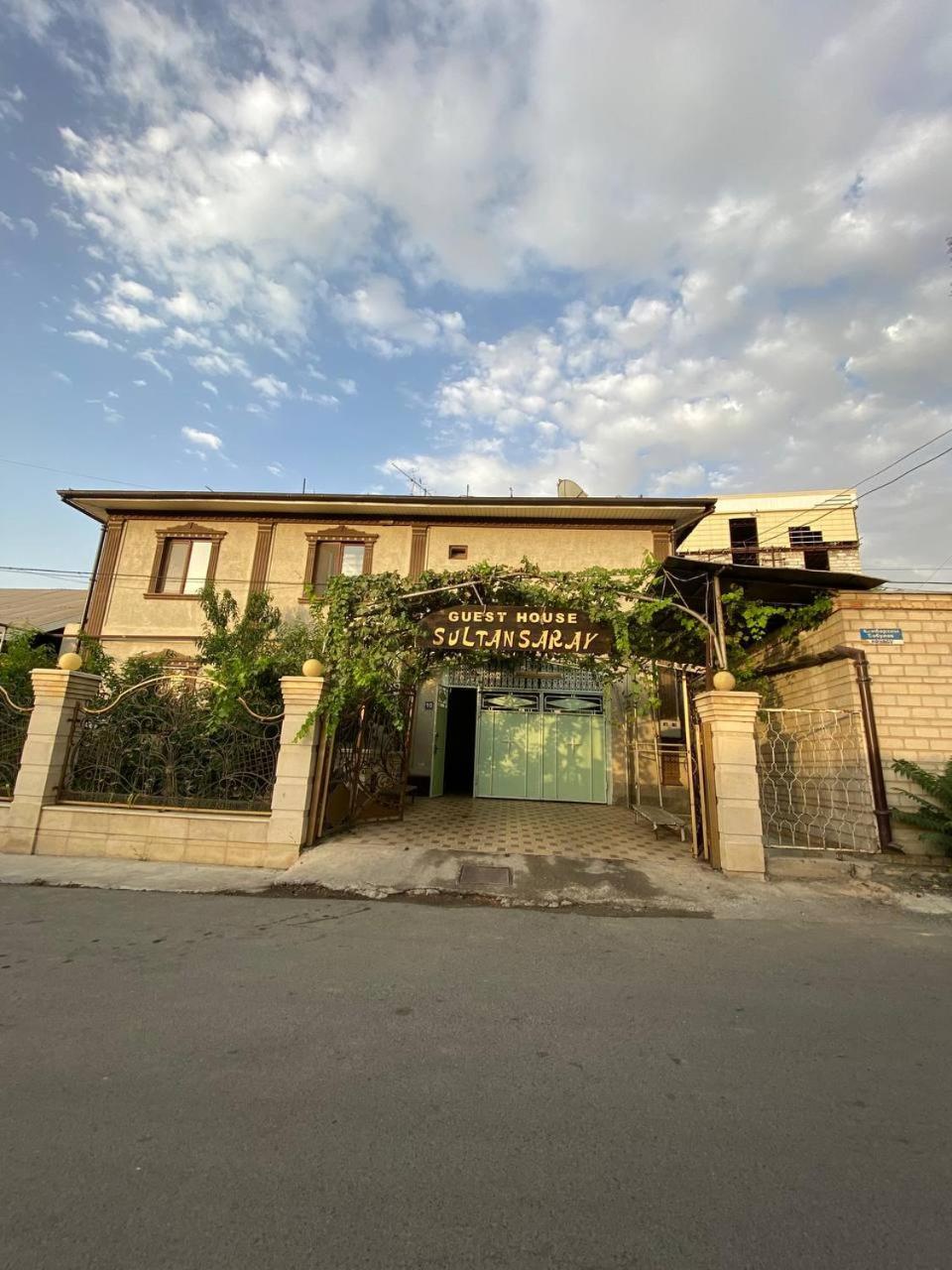 Auberge de jeunesse Sultan Saray à Och Extérieur photo