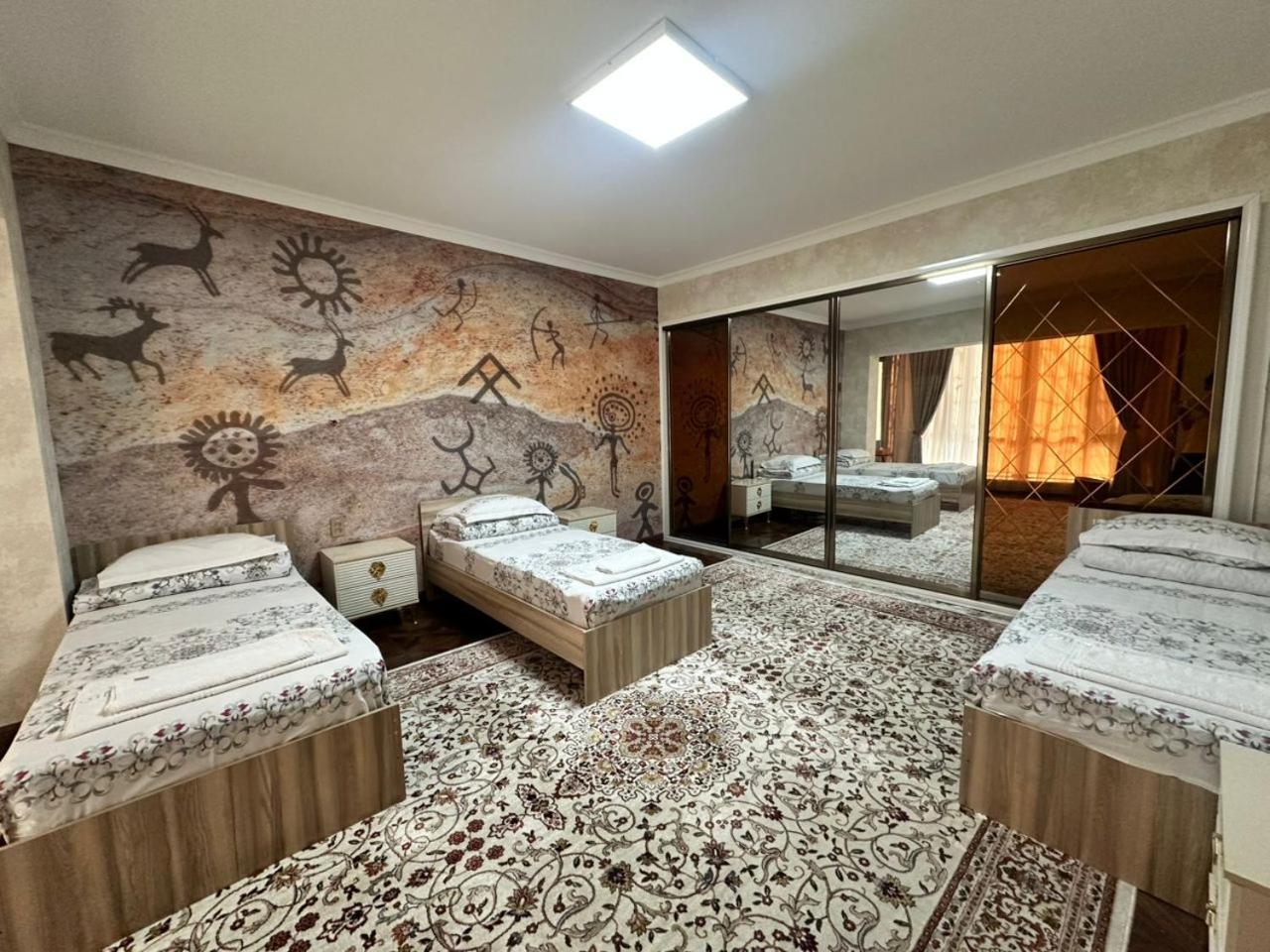 Auberge de jeunesse Sultan Saray à Och Extérieur photo