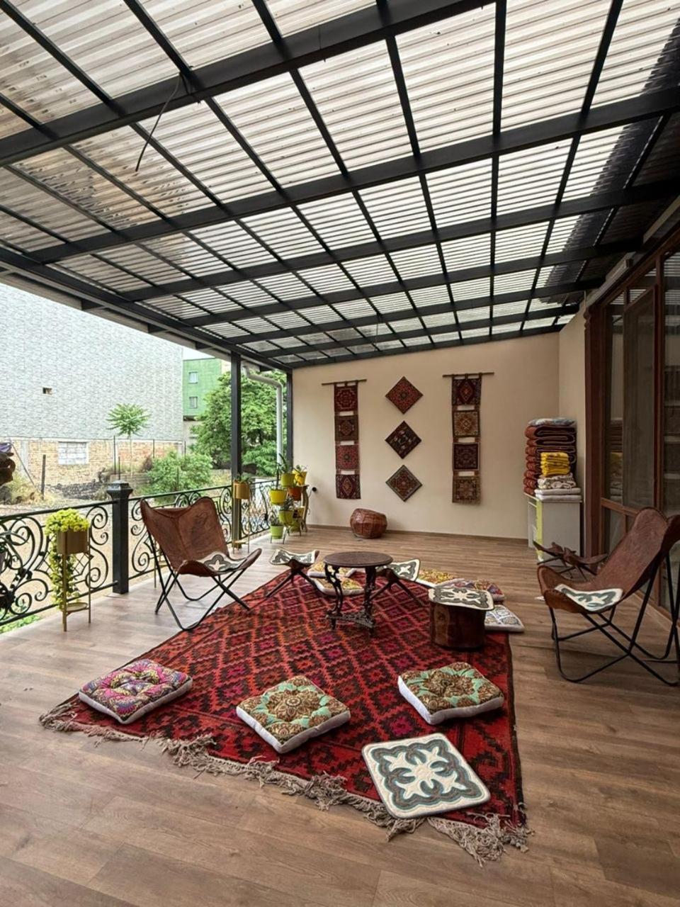 Auberge de jeunesse Sultan Saray à Och Extérieur photo