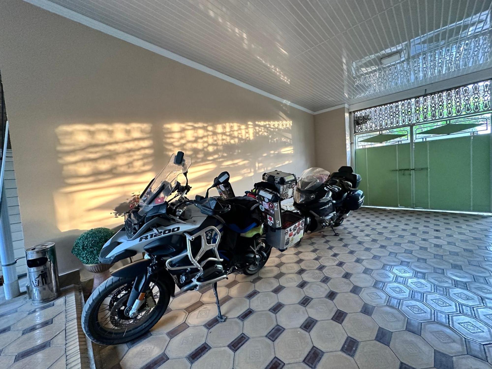 Auberge de jeunesse Sultan Saray à Och Extérieur photo